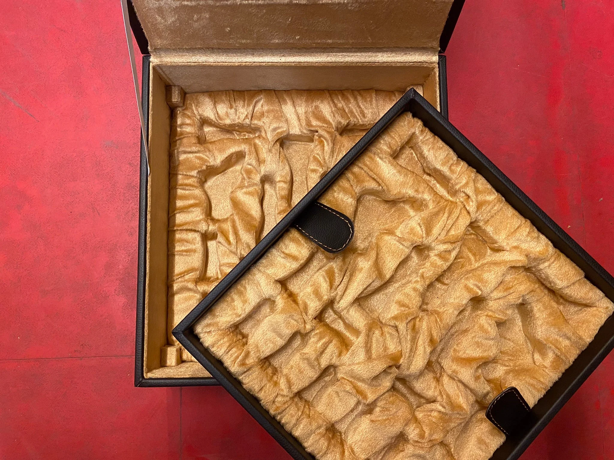 Coffre Luxe Cuir pour pièces d'échecs - Vide - Image 3