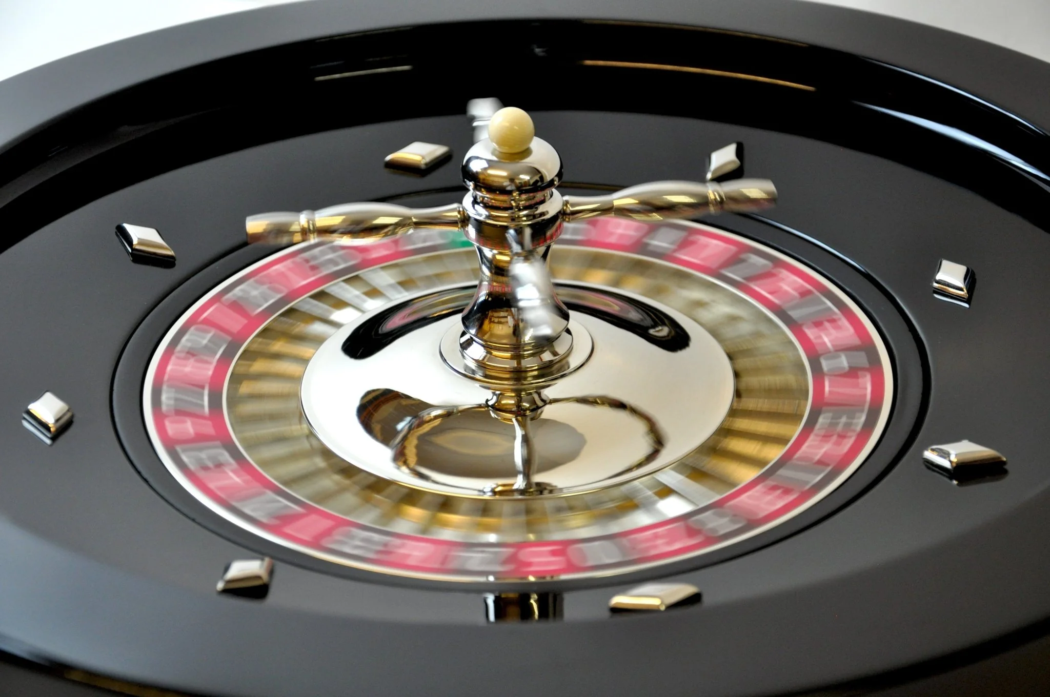 Roulette en Bois - Laquée Noir - 45 cm - Image 7